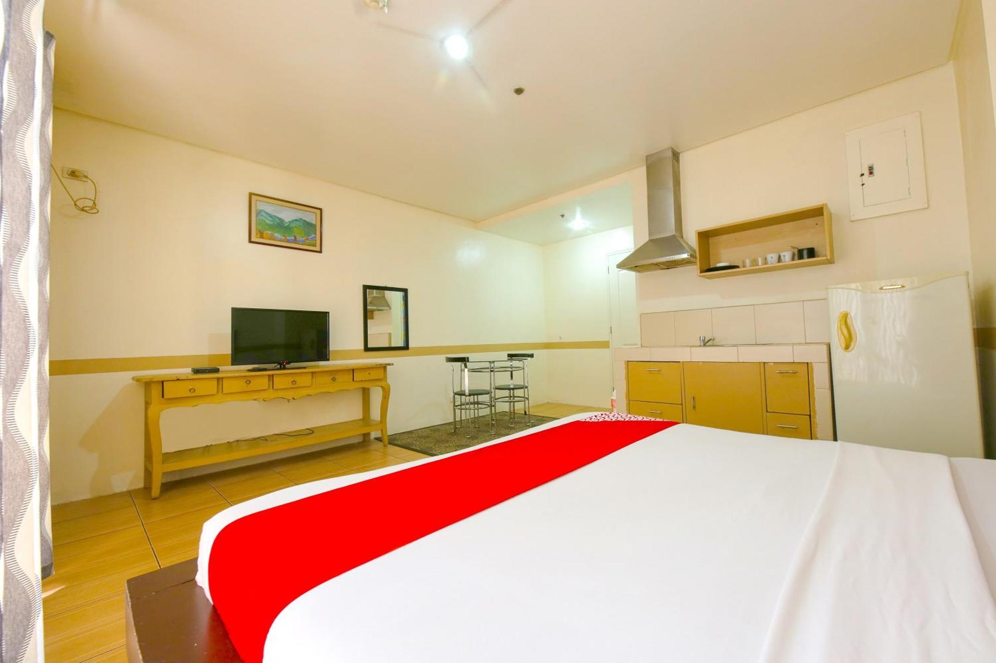Oyo 769 Poblacion Suites Polaris Makati City Bagian luar foto