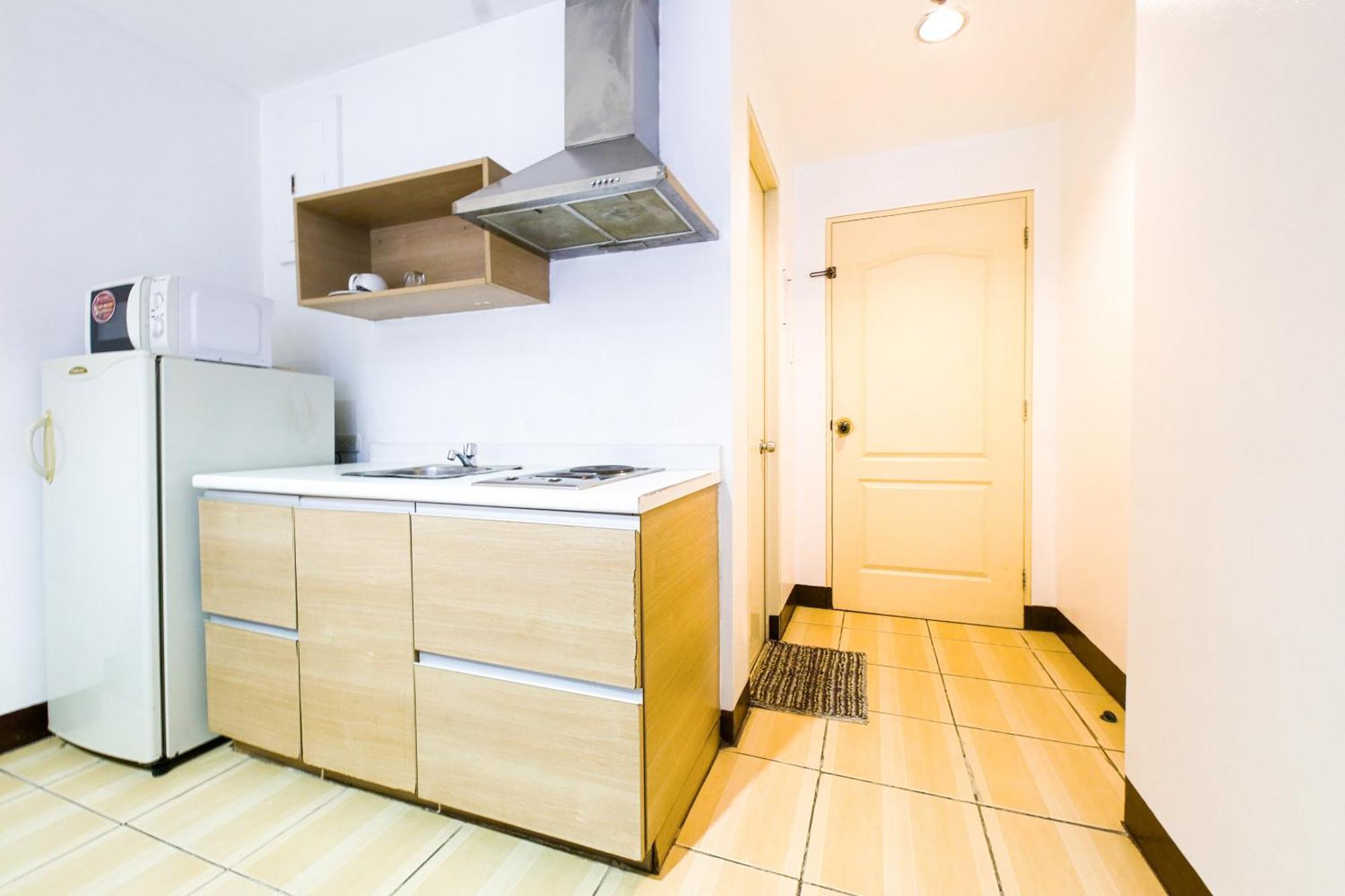 Oyo 769 Poblacion Suites Polaris Makati City Bagian luar foto