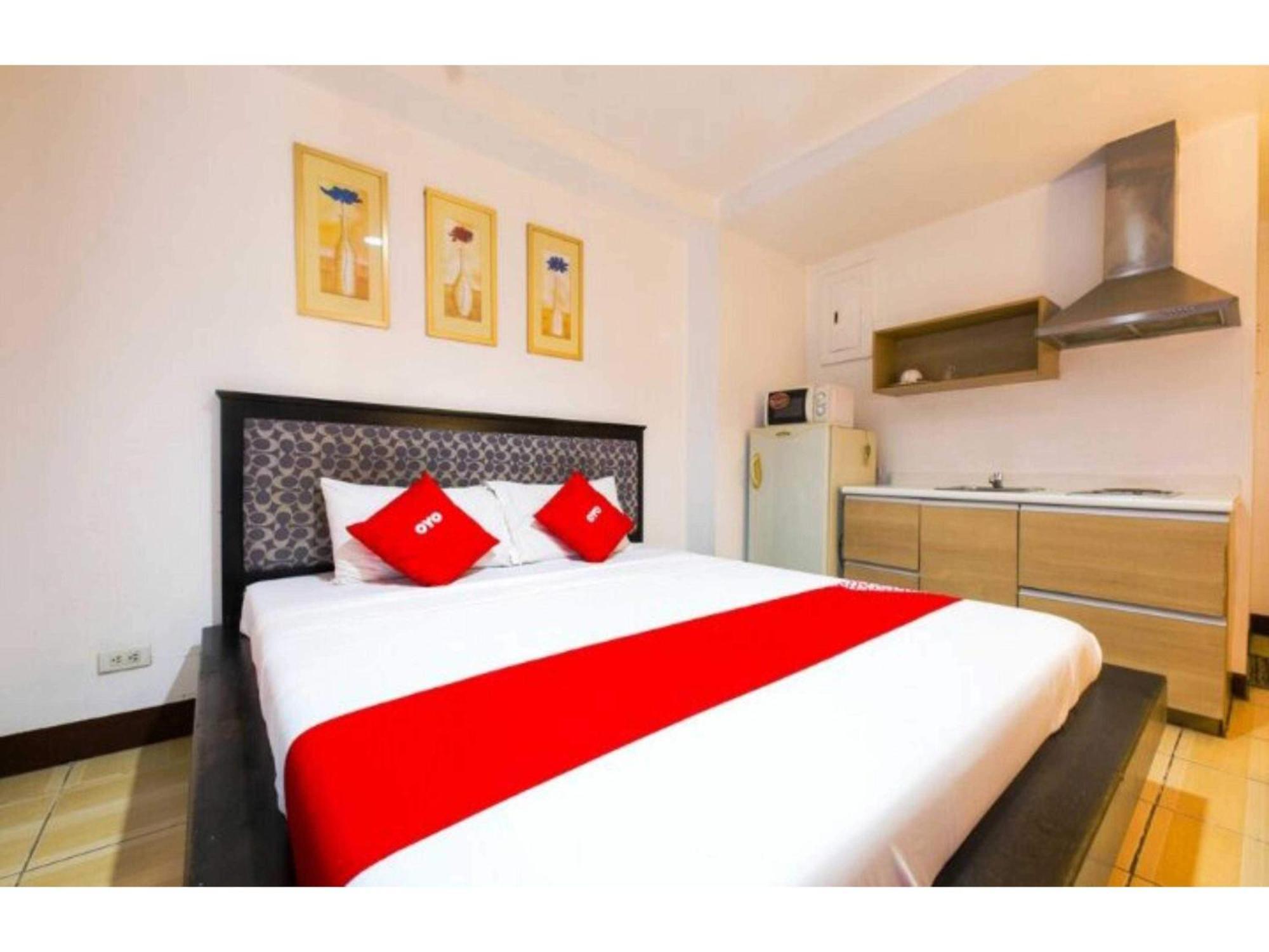 Oyo 769 Poblacion Suites Polaris Makati City Bagian luar foto