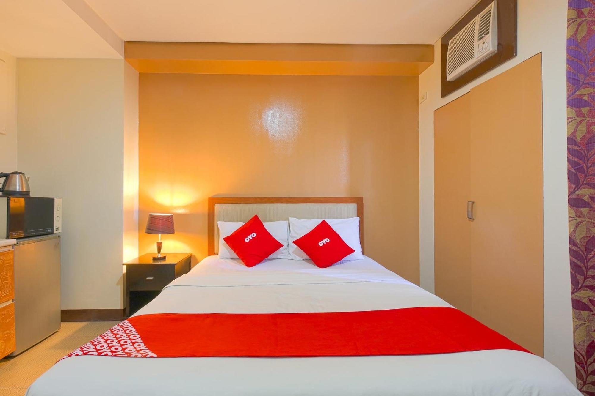 Oyo 769 Poblacion Suites Polaris Makati City Bagian luar foto