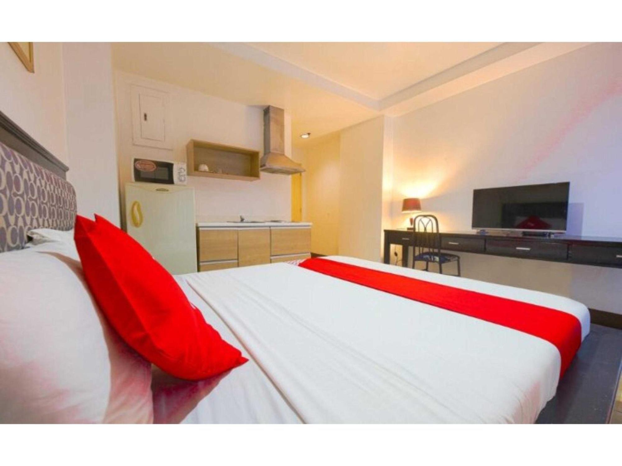 Oyo 769 Poblacion Suites Polaris Makati City Bagian luar foto