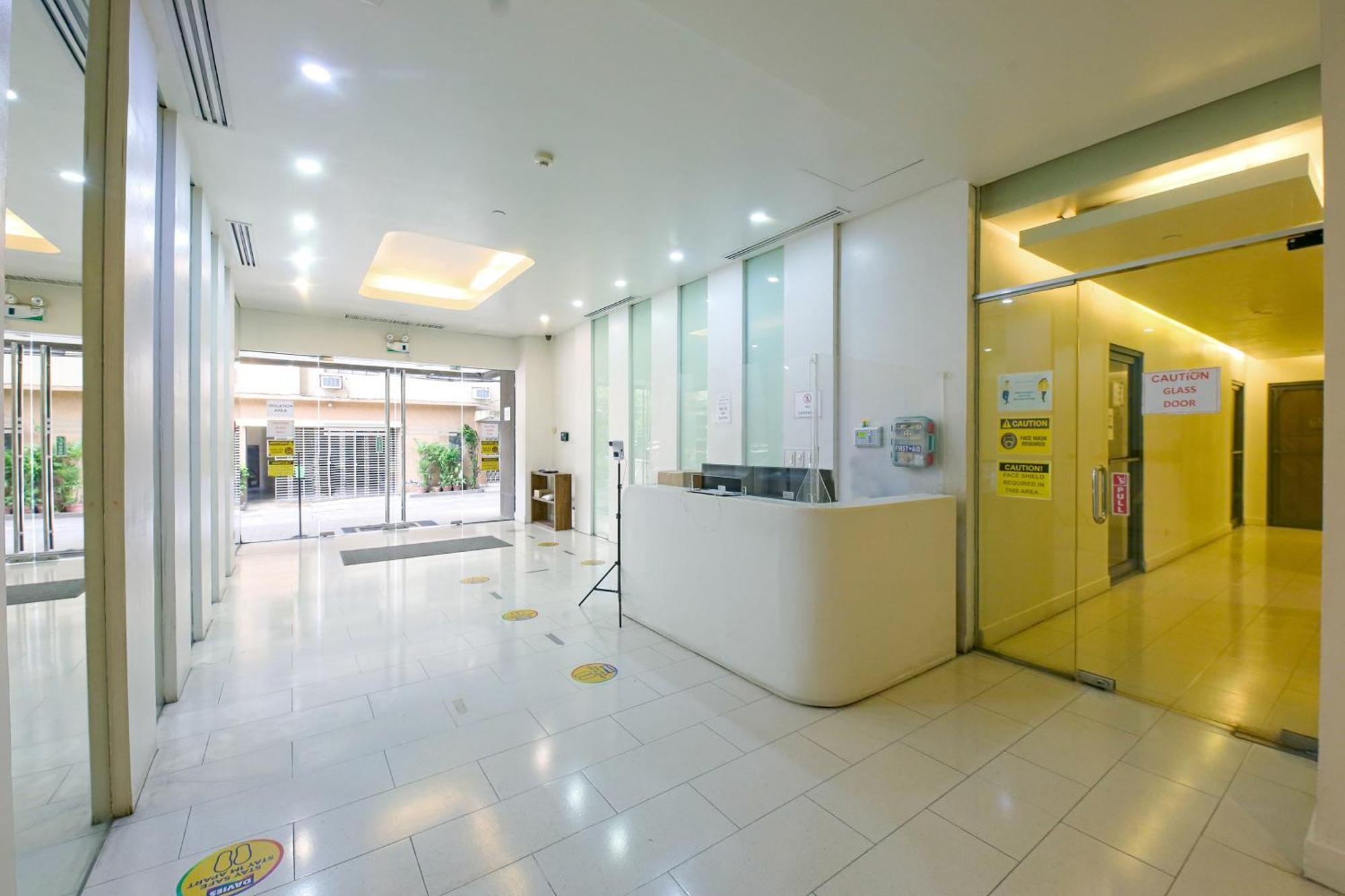 Oyo 769 Poblacion Suites Polaris Makati City Bagian luar foto