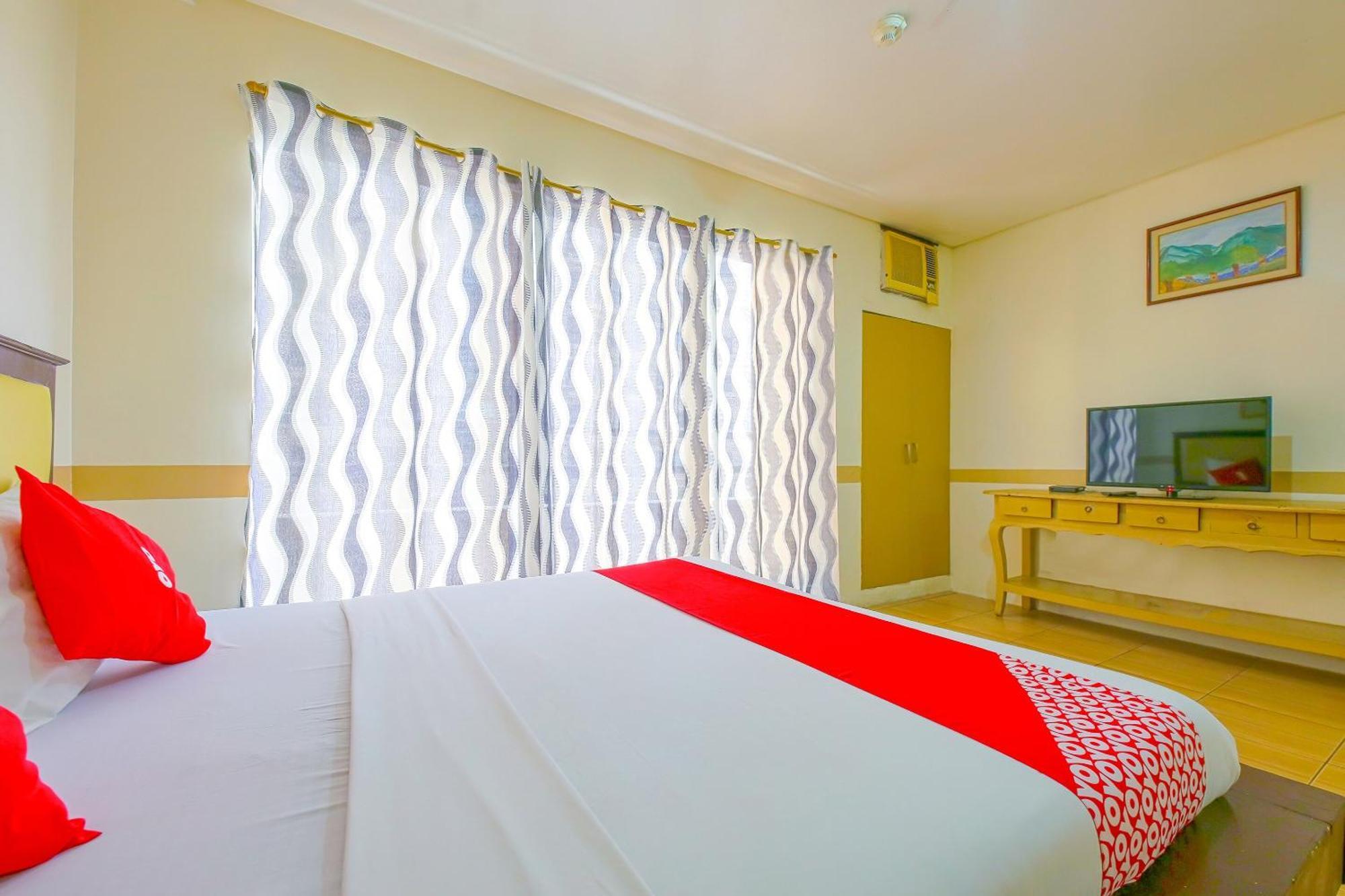 Oyo 769 Poblacion Suites Polaris Makati City Bagian luar foto