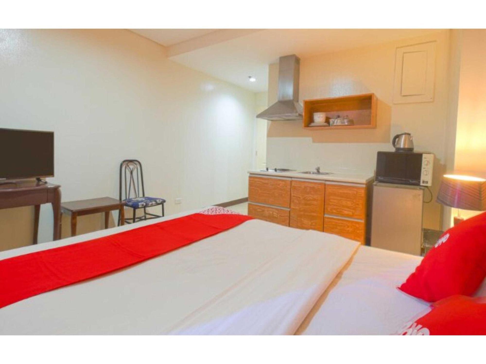 Oyo 769 Poblacion Suites Polaris Makati City Bagian luar foto