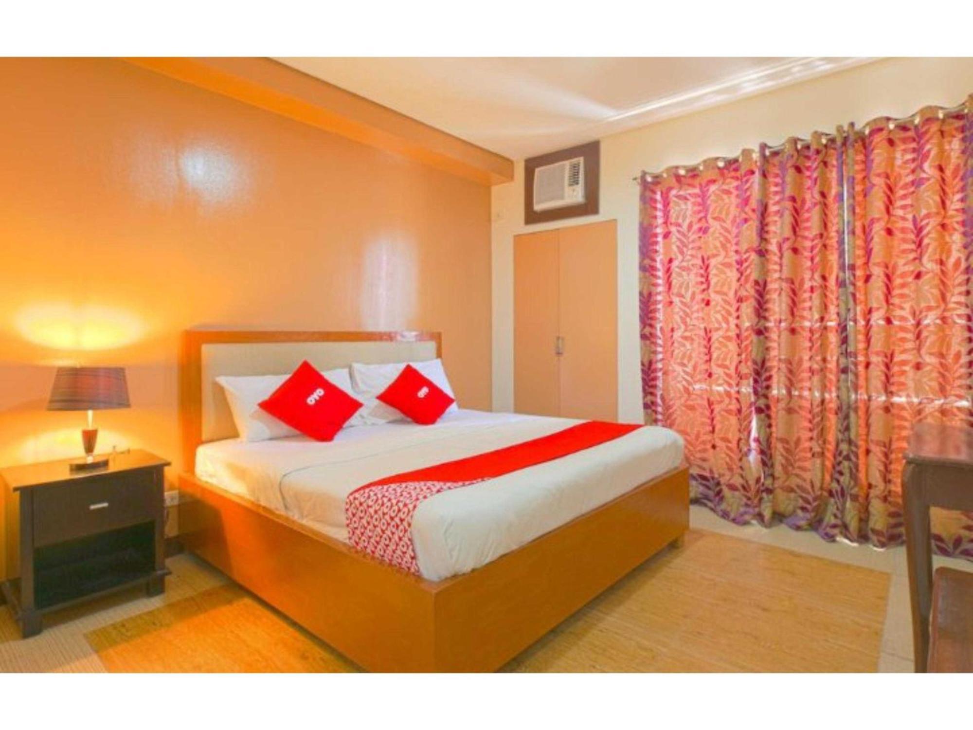 Oyo 769 Poblacion Suites Polaris Makati City Bagian luar foto