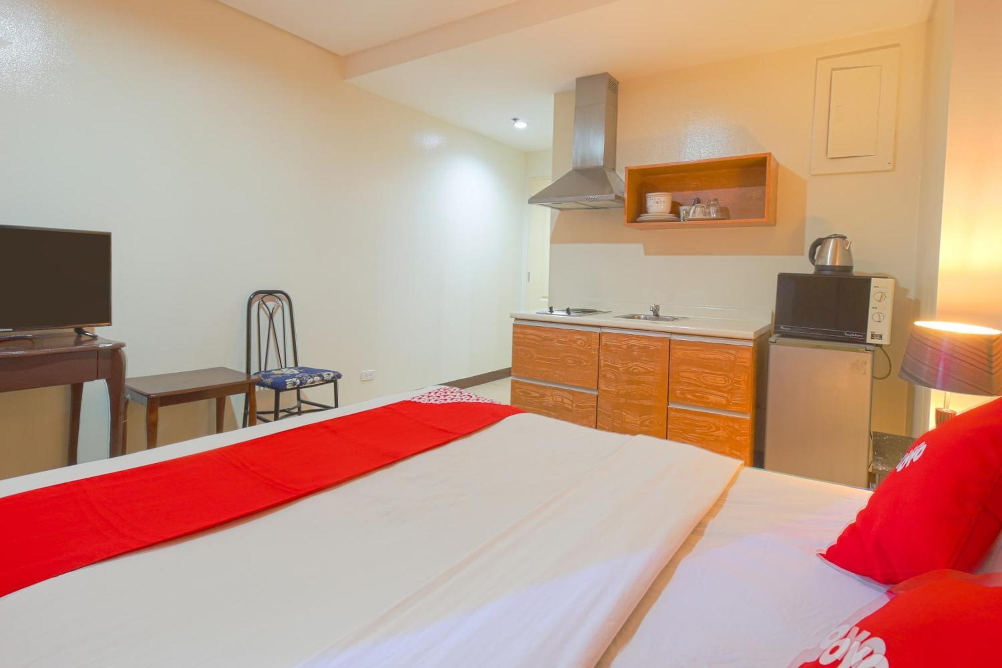 Oyo 769 Poblacion Suites Polaris Makati City Bagian luar foto