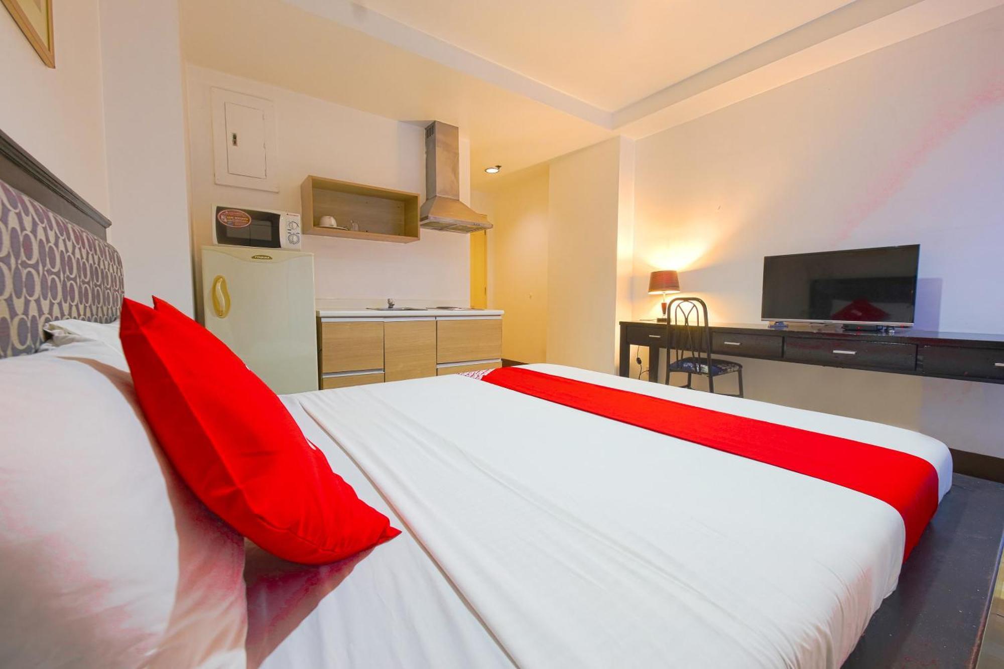 Oyo 769 Poblacion Suites Polaris Makati City Bagian luar foto