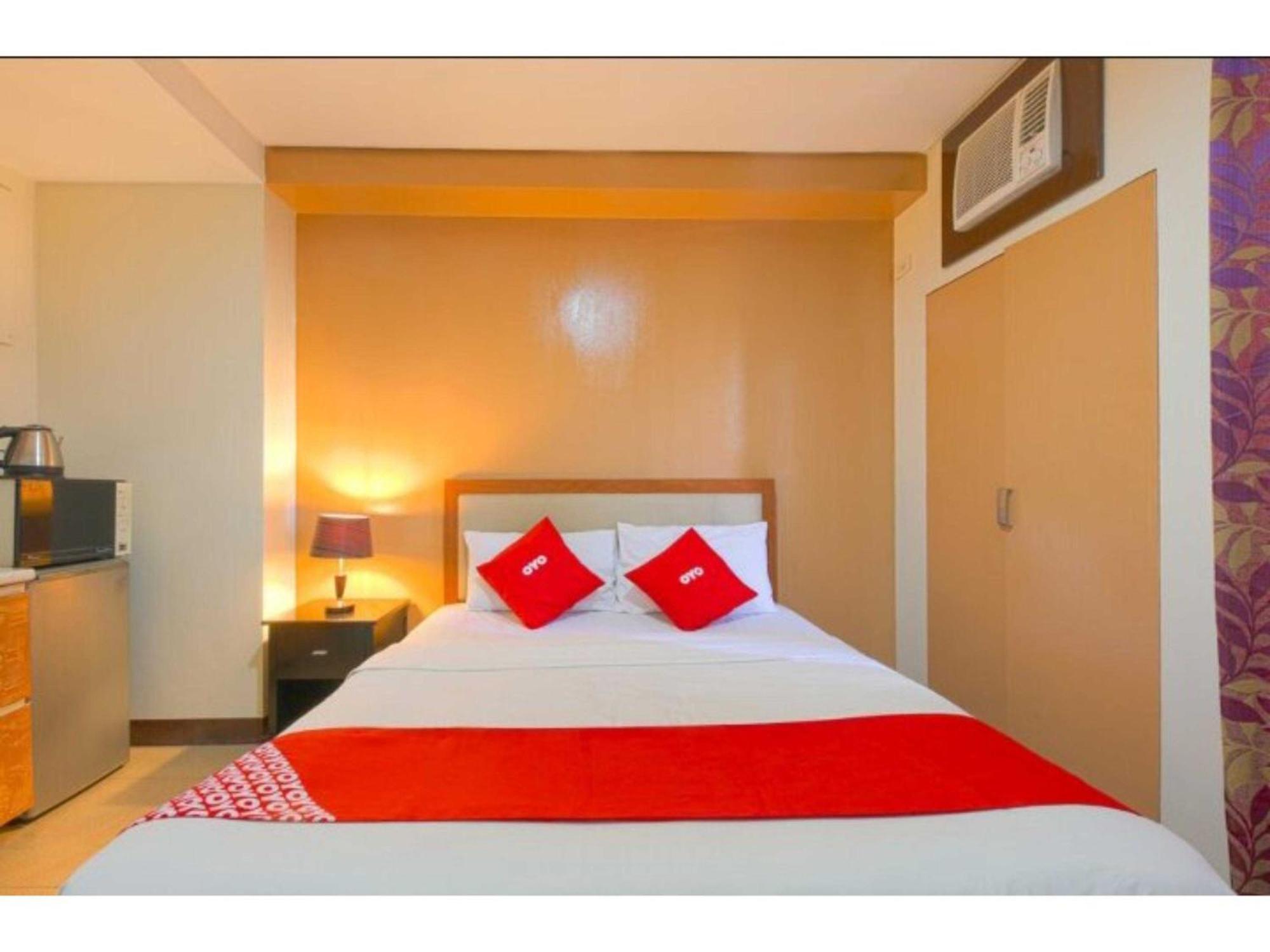 Oyo 769 Poblacion Suites Polaris Makati City Bagian luar foto