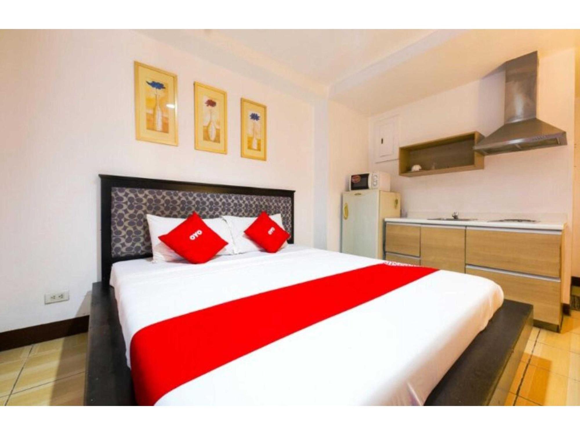 Oyo 769 Poblacion Suites Polaris Makati City Bagian luar foto